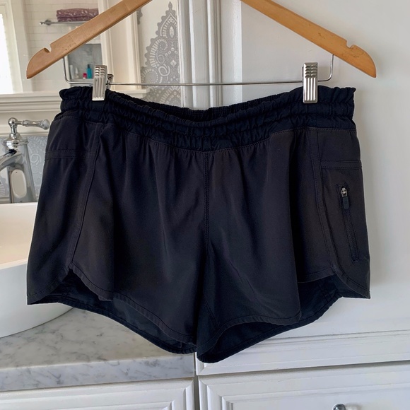 Lululemon Tracker Black Short 4"